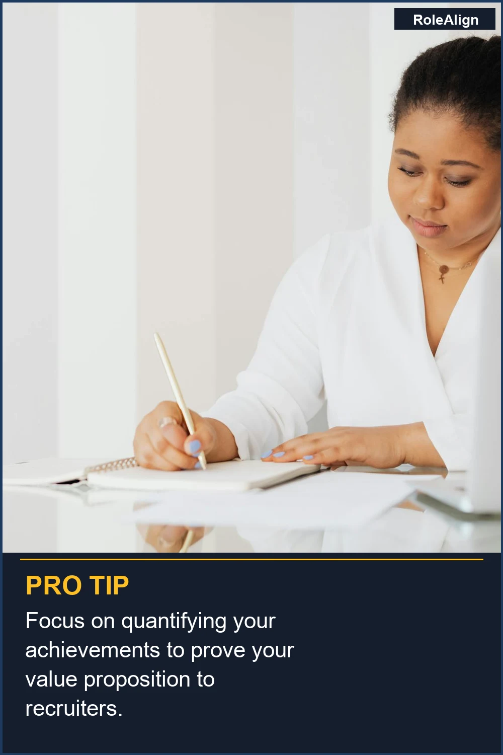 Enfócate en cuantificar tus logros para demostrar tu propuesta de valor a los reclutadores.