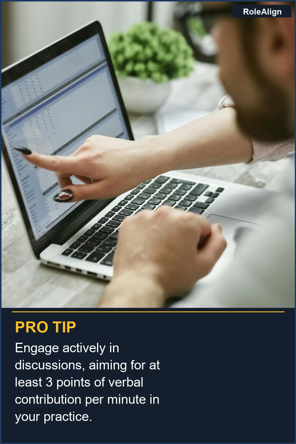 Participa activamente en discusiones, apuntando a al menos 3 puntos de contribución verbal por minuto en tu práctica.