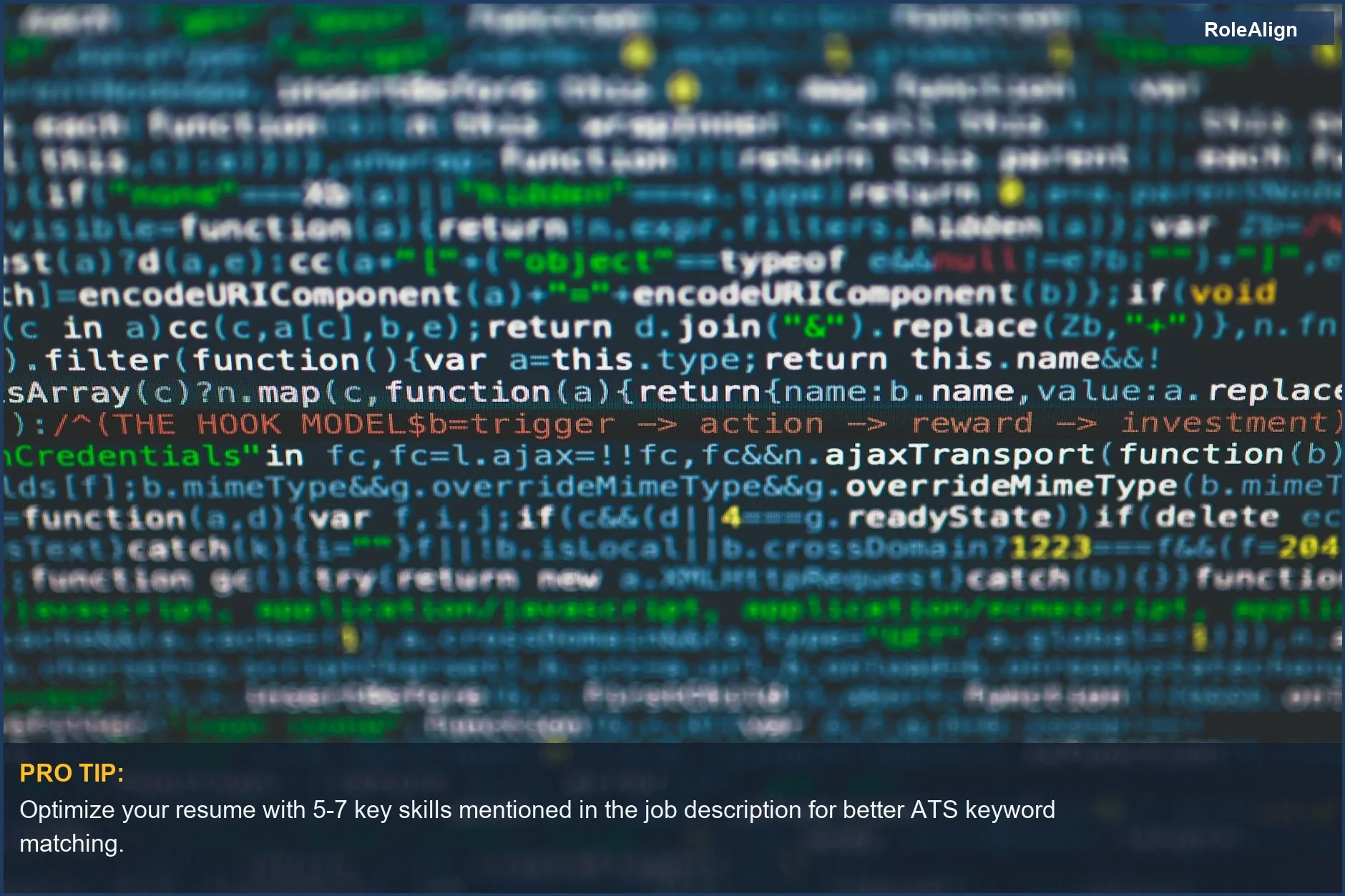 Código de programación colorido en una pantalla de computadora, ilustrando cómo los sistemas ATS filtran los currículums con análisis básico.