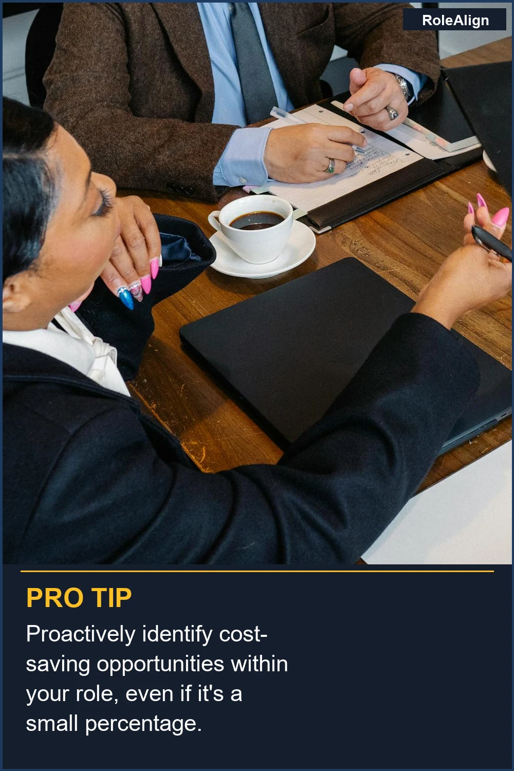 Identifica proactivamente oportunidades de ahorro de costos dentro de tu puesto, incluso si es un pequeño porcentaje.