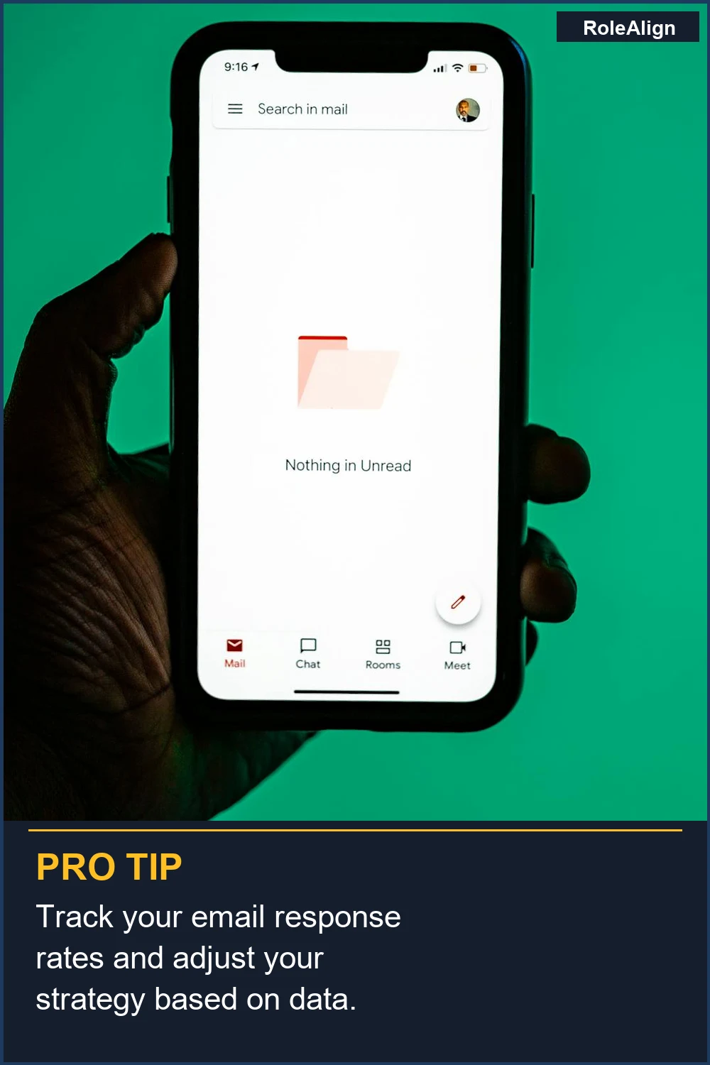 Realiza un seguimiento de tus tasas de respuesta por correo electrónico y ajusta tu estrategia en función de los datos.