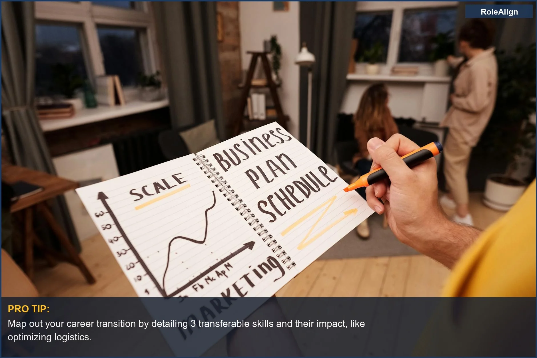 Persona planifica estrategia de negocios con cuaderno y gráfico, una imagen para puntos de inflexión de cambio de carrera.