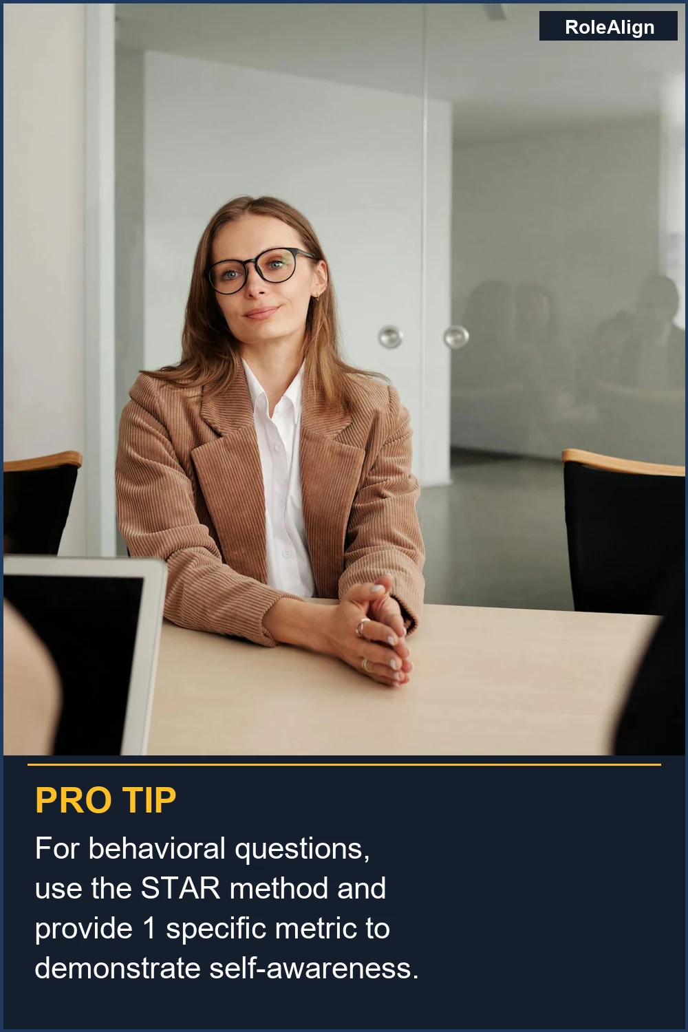 Para preguntas de comportamiento, usa el método STAR y proporciona 1 métrica específica para demostrar autoconciencia.