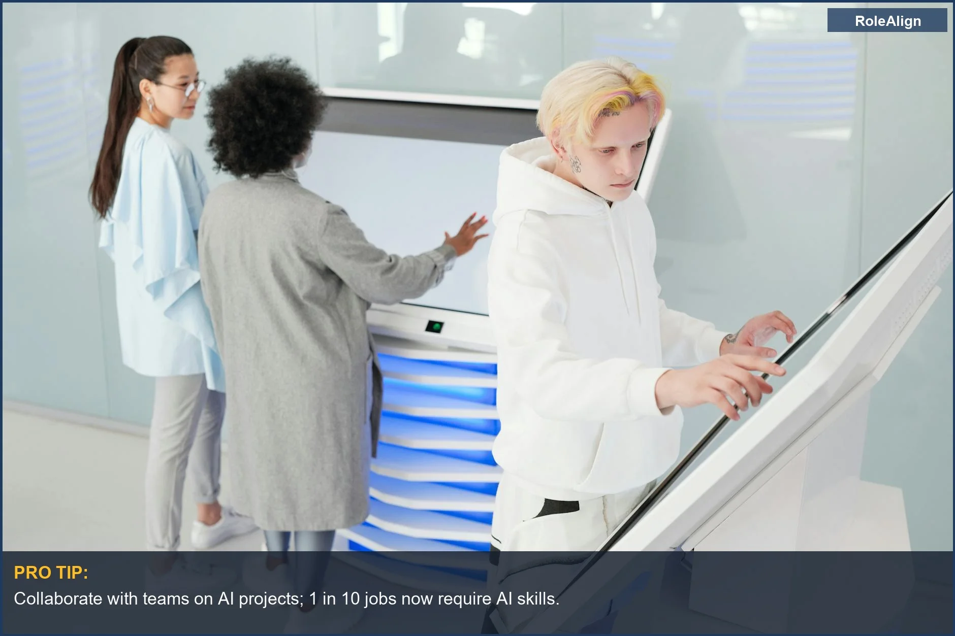 Equipo diverso colaborando en pantallas táctiles futuristas, representando la adopción de IA en lugares de trabajo modernos.