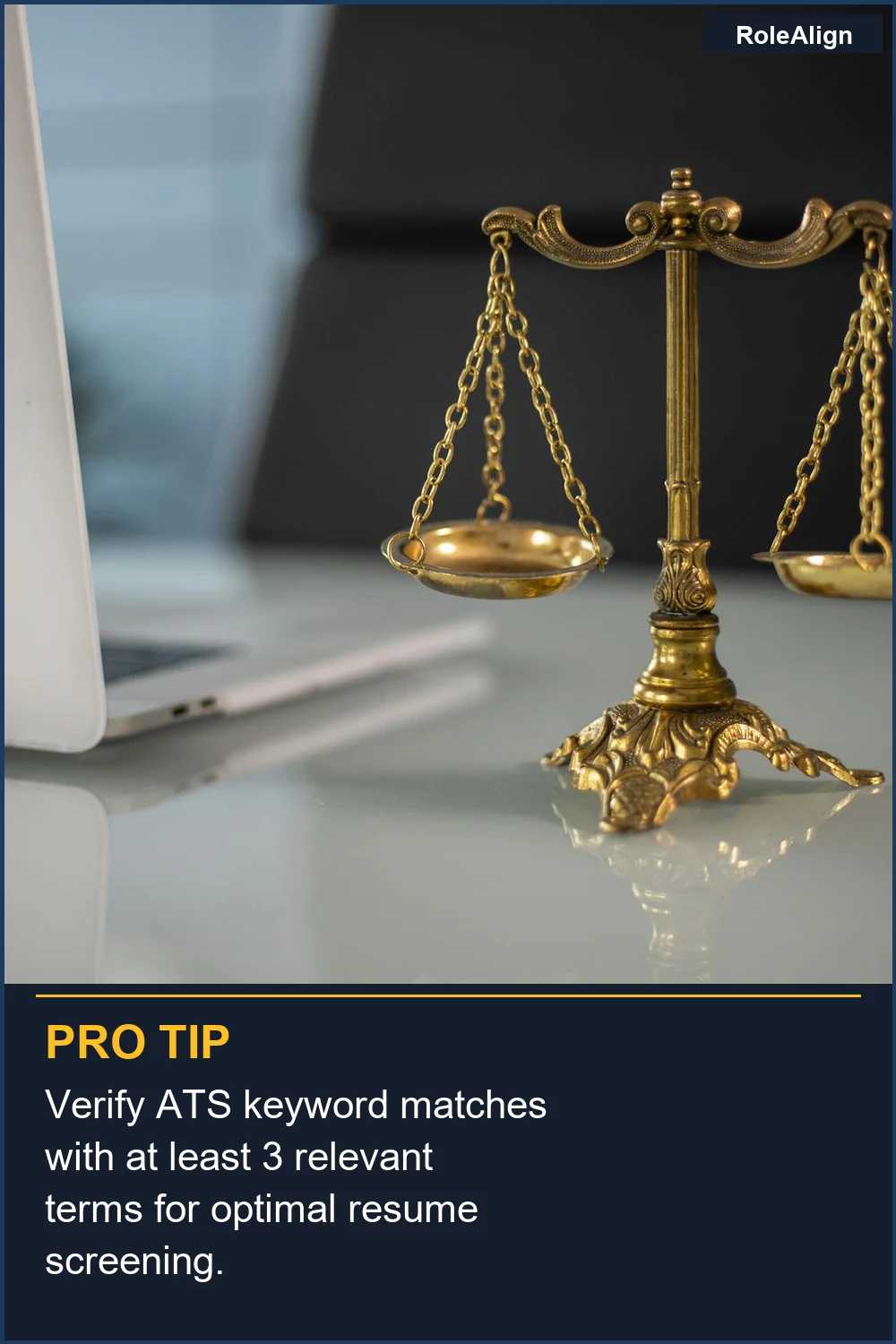 Verifica las coincidencias de palabras clave del ATS con al menos 3 términos relevantes para una selección óptima de currículums.