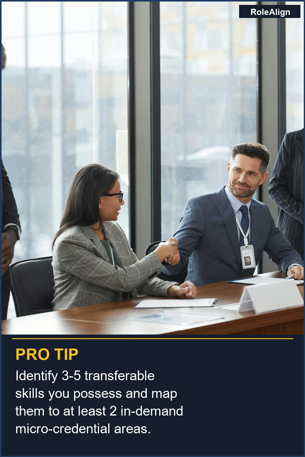 Identifica 3-5 habilidades transferibles que posees y relaciónalas con al menos 2 áreas de microcredenciales de alta demanda.