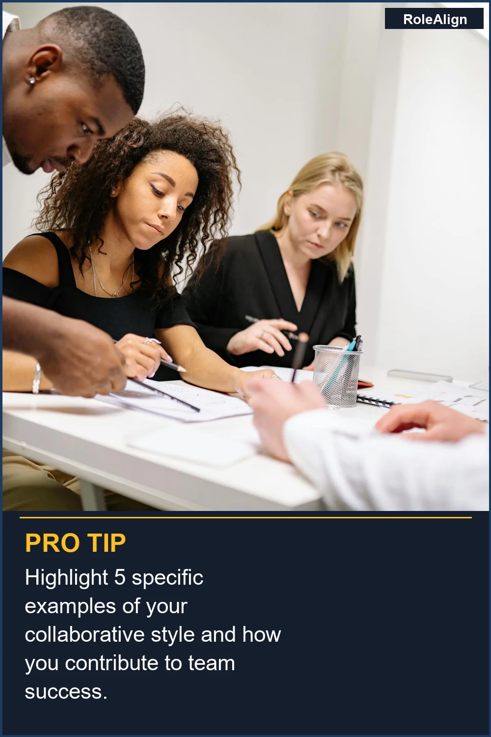 Destaca 5 ejemplos específicos de tu estilo colaborativo y cómo contribuyes al éxito del equipo.