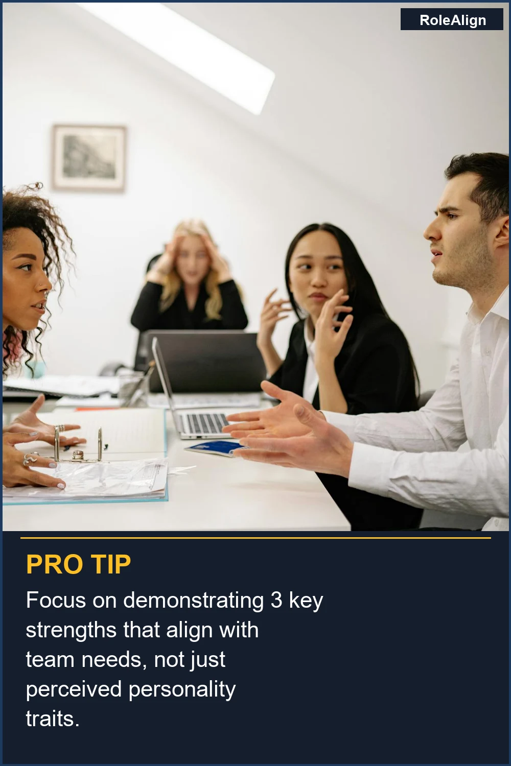 Enfócate en demostrar 3 fortalezas clave que se alineen con las necesidades del equipo, no solo con rasgos de personalidad percibidos.