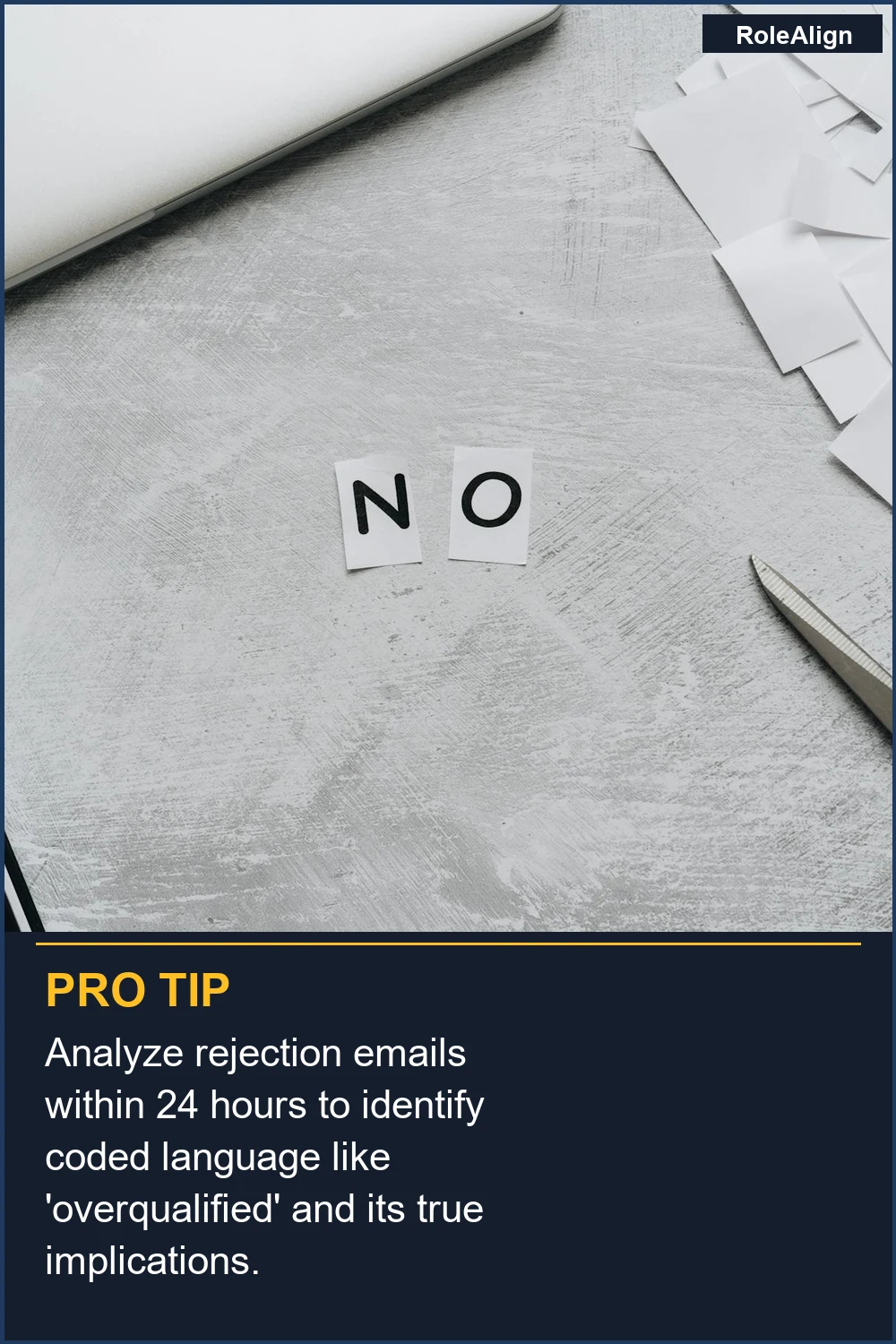 Analiza los correos electrónicos de rechazo dentro de las 24 horas para identificar lenguaje codificado como 'sobrecualificado' y sus implicaciones reales.