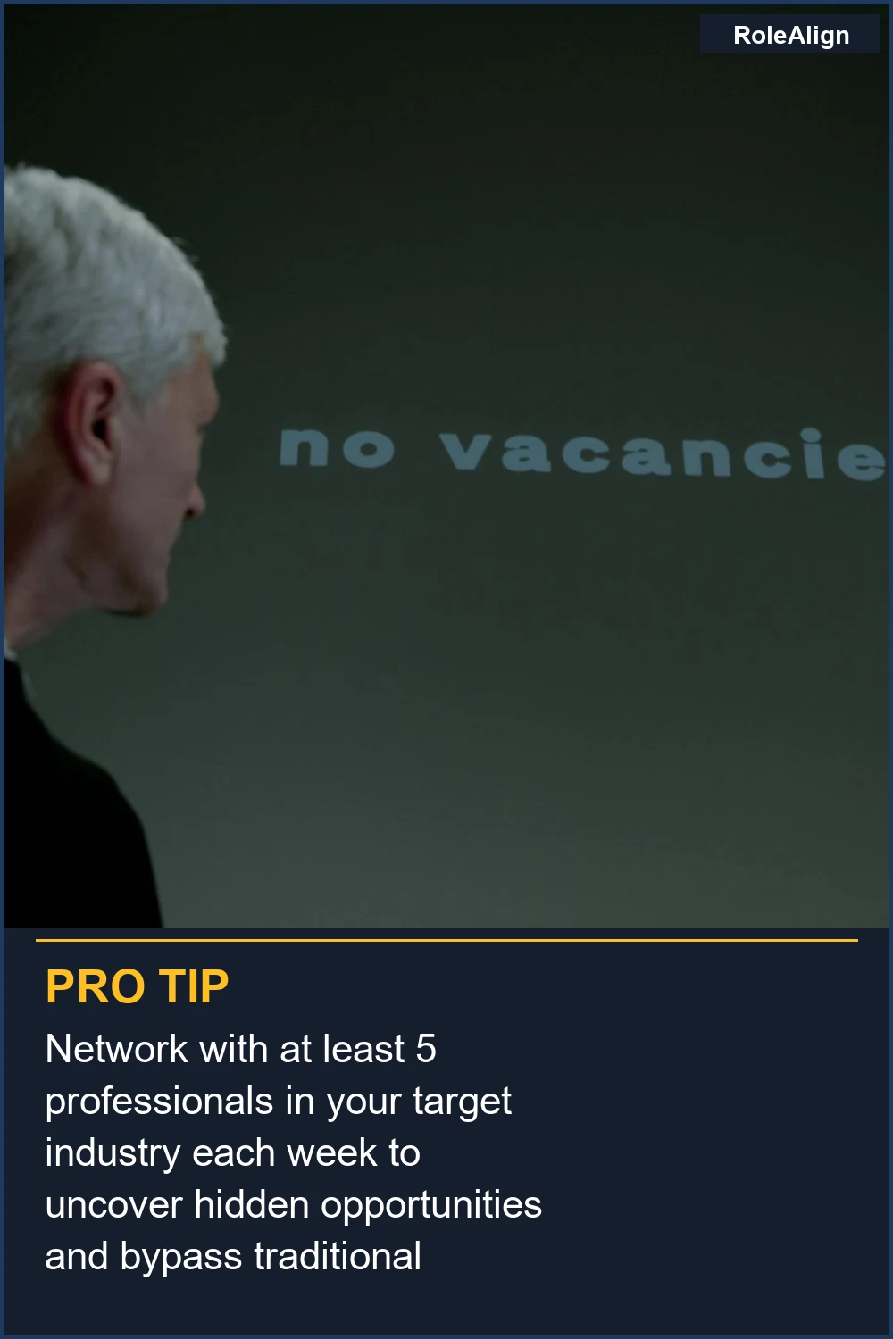 Establece contactos con al menos 5 profesionales en tu industria objetivo cada semana para descubrir oportunidades ocultas y evitar las barreras de rechazo tradicionales.