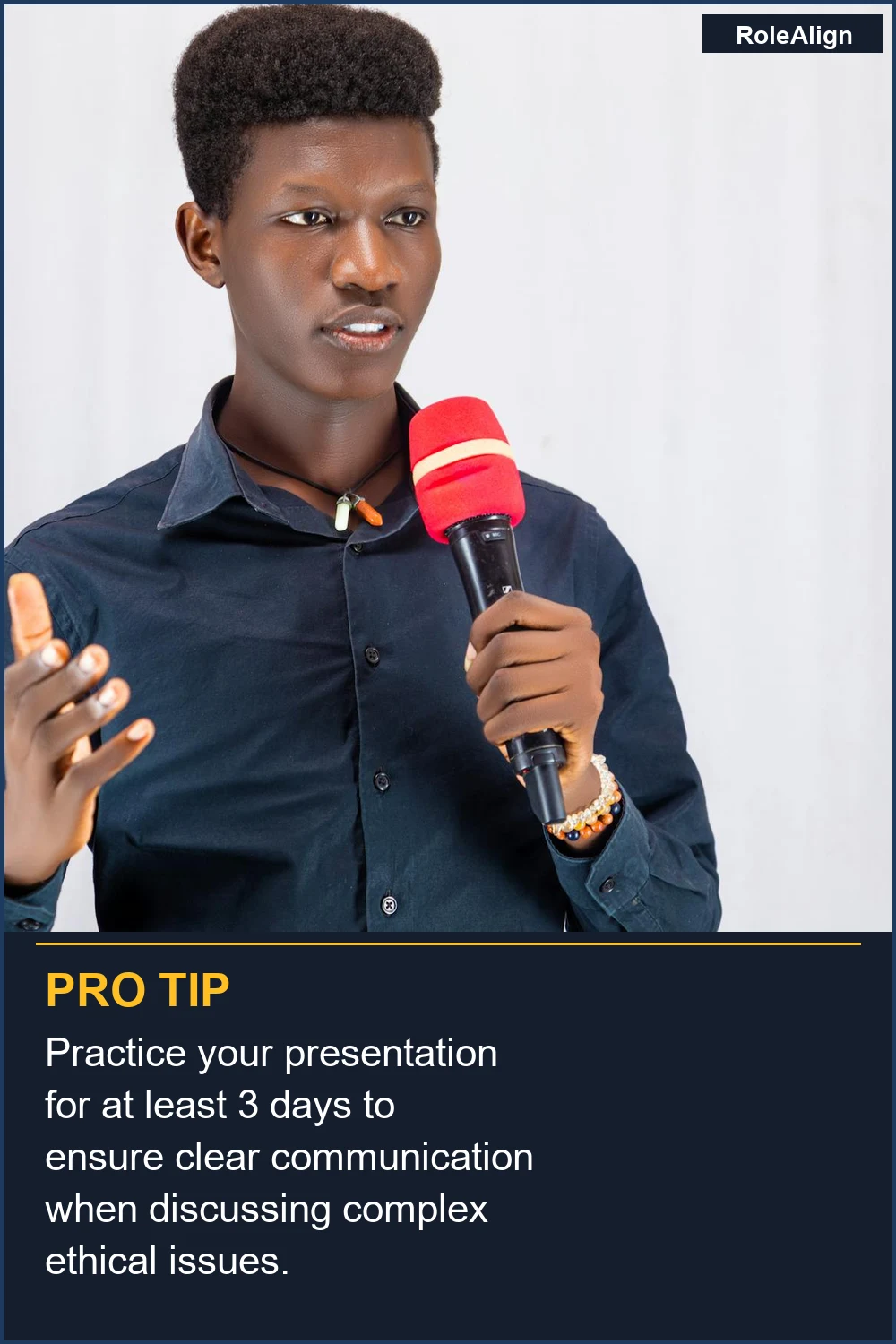 Practica tu presentación durante al menos 3 días para asegurar una comunicación clara al discutir complejos problemas éticos.