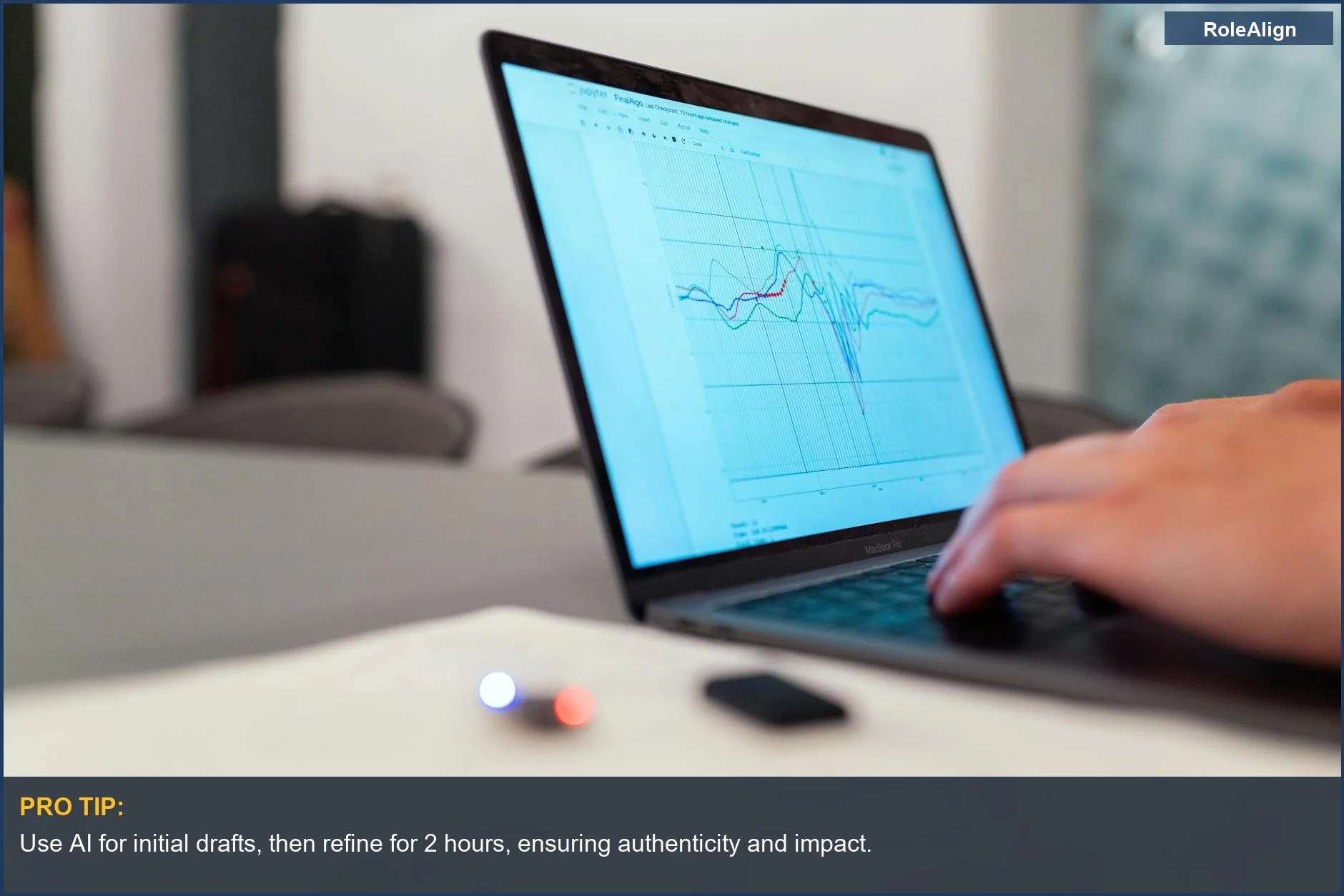 Persona analizando gráficos de datos en un portátil, demostrando cómo la IA puede ser un copiloto para la creación de currículums.