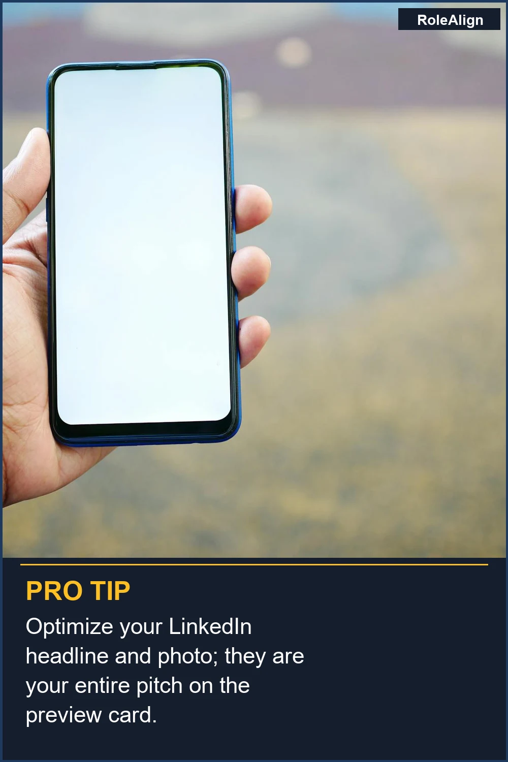 Optimiza tu titular y foto de LinkedIn; son tu presentación completa en la tarjeta de vista previa.