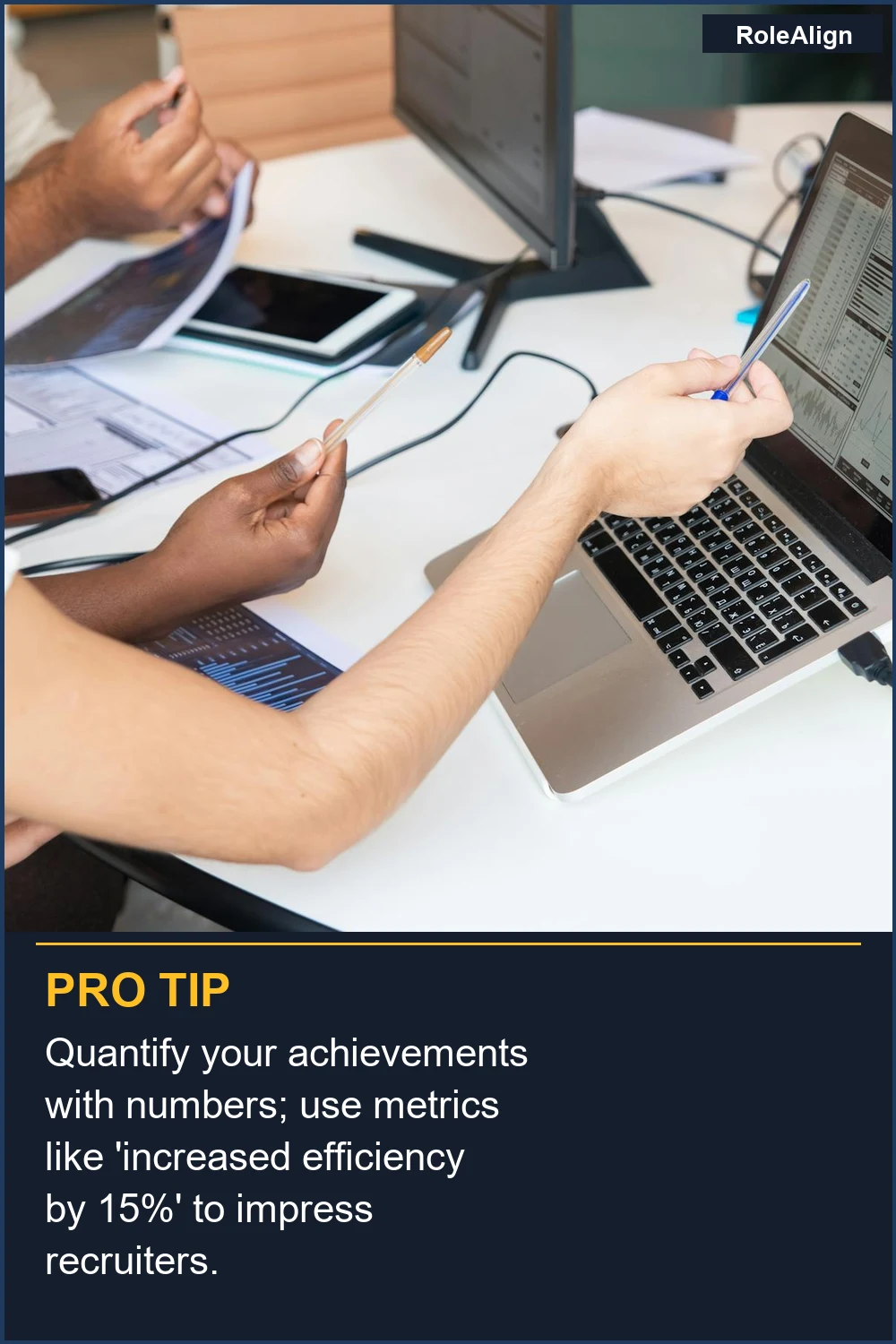 Cuantifica tus logros con números; utiliza métricas como 'aumento de la eficiencia en un 15%' para impresionar a los reclutadores.